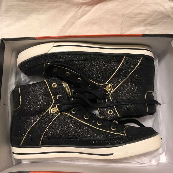 Guess Tennis Shoes - Picture 1 of 4